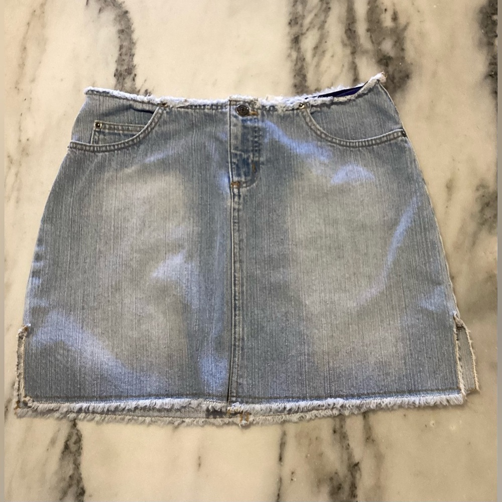 Su mini denim shirt with raw/ frayed hem and waistline, 100% cotton